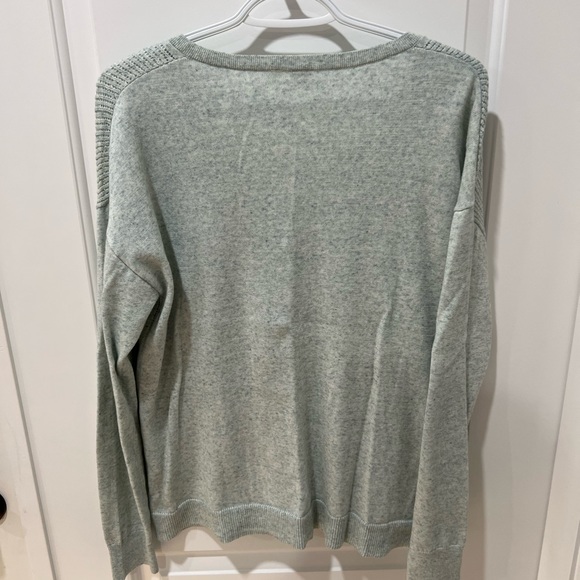 Gap Sweater worn once - Picture 2 of 3